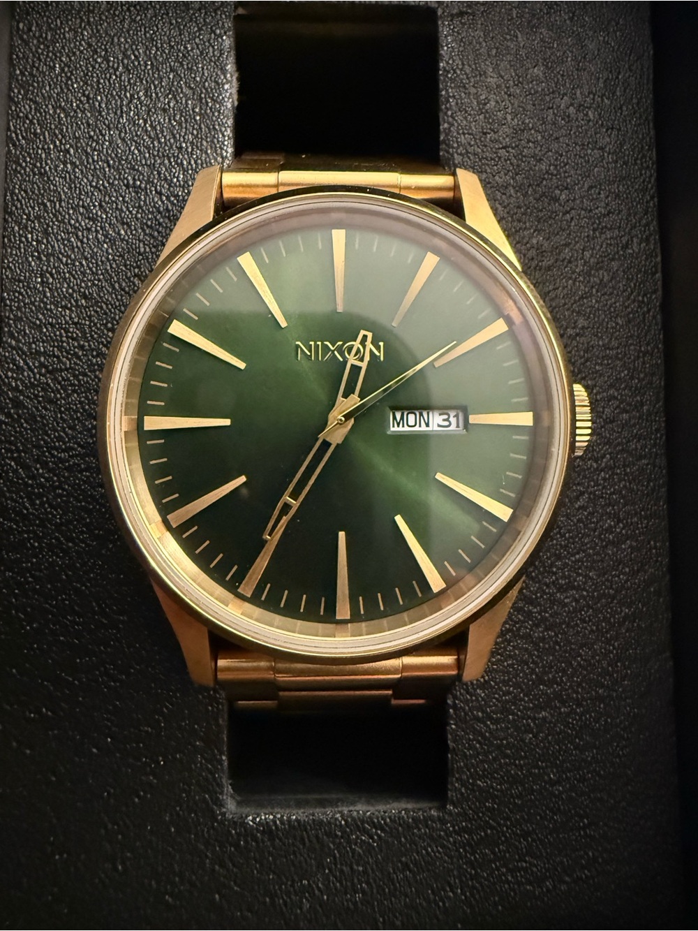 Nixon The Sentry SS men’s watch in gold with green face. - Picture 3 of 7
